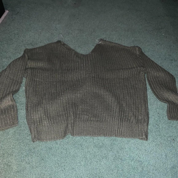 (2) Sweaters - Picture 4 of 4